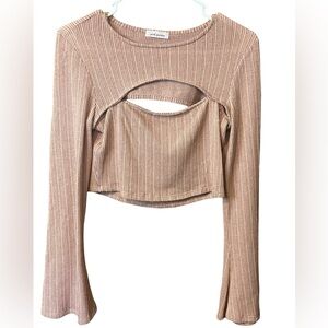EUC Neutral colored key hole front & back cropped bell sleeve top.